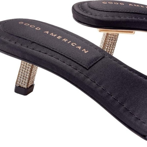 New in a Box GOOD AMERICAN - Kickstand Slide Sandal -
Black - Size 7 - Picture 5 of 16